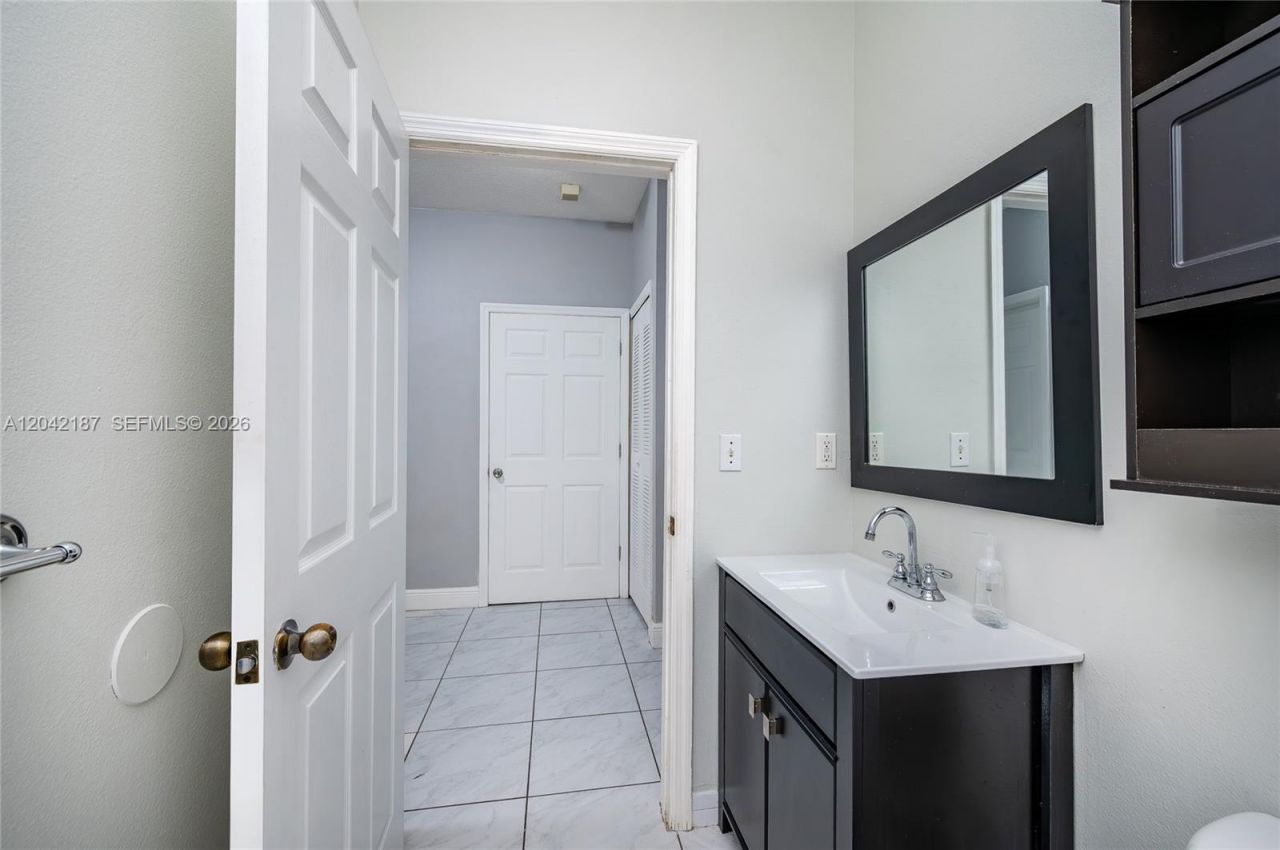 2750 NW 170th St, Miami Gardens, FL 33056 Photo