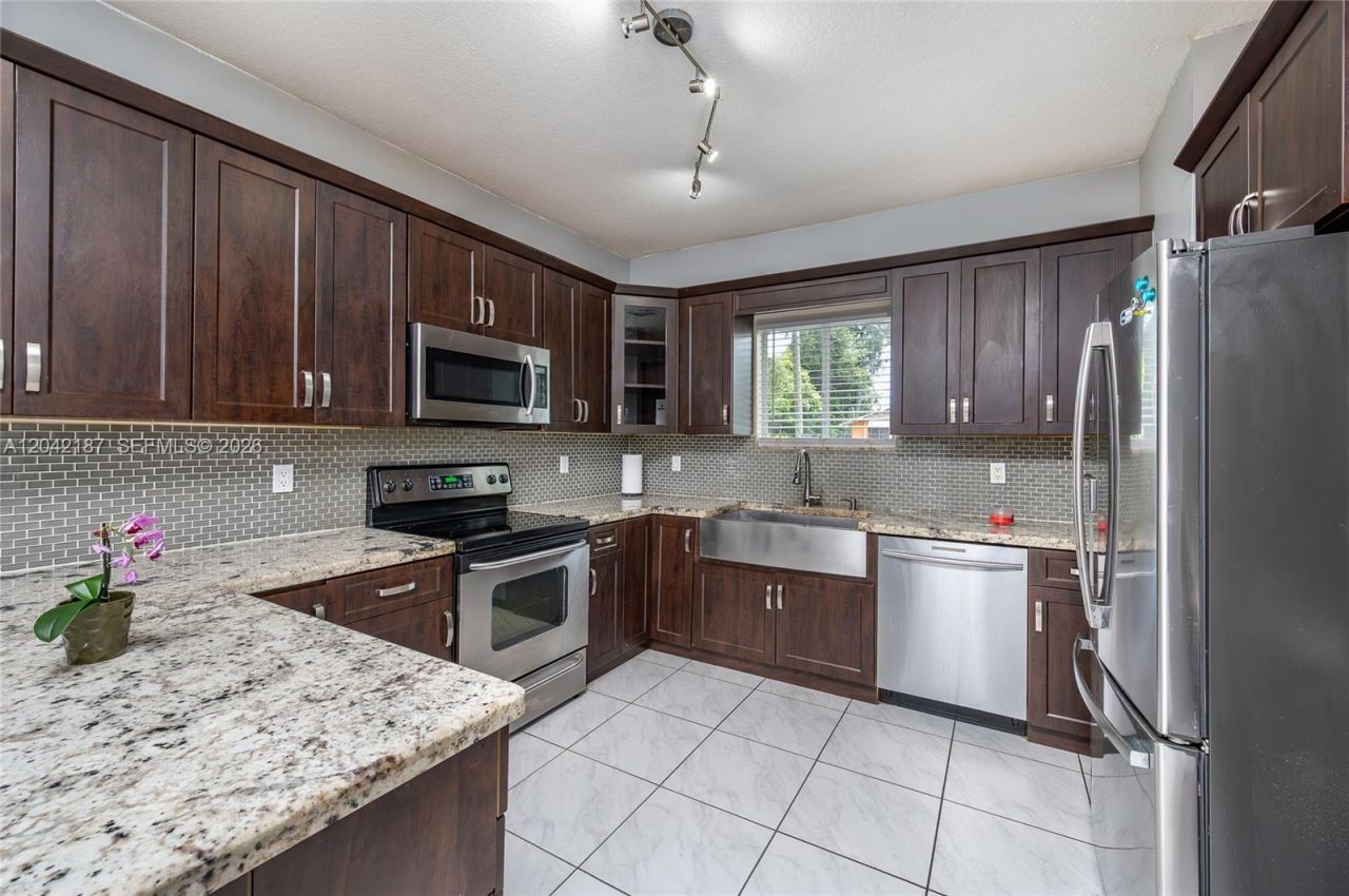 2750 NW 170th St, Miami Gardens, FL 33056 Photo