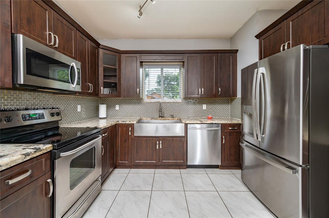 2750 NW 170th St, Miami Gardens, FL 33056 Photo