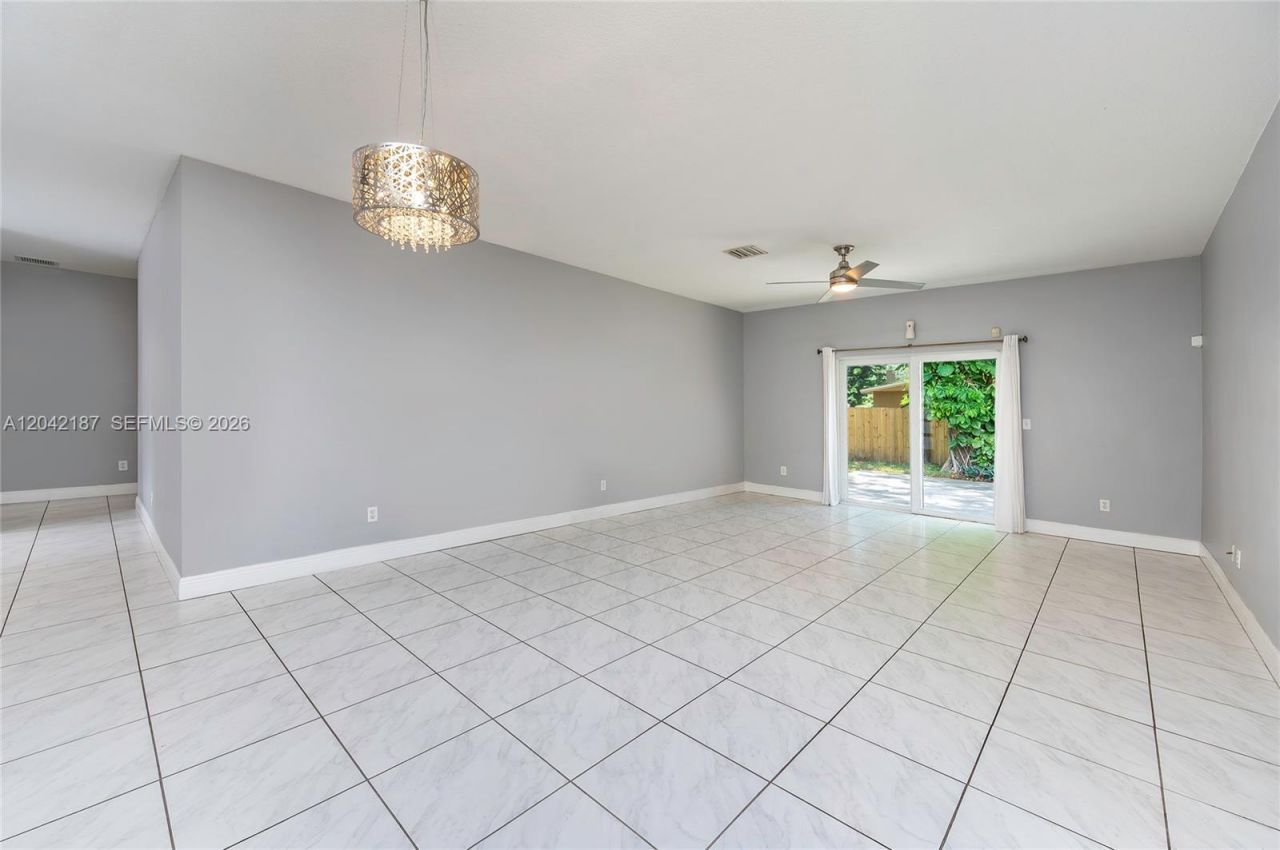 2750 NW 170th St, Miami Gardens, FL 33056 Photo
