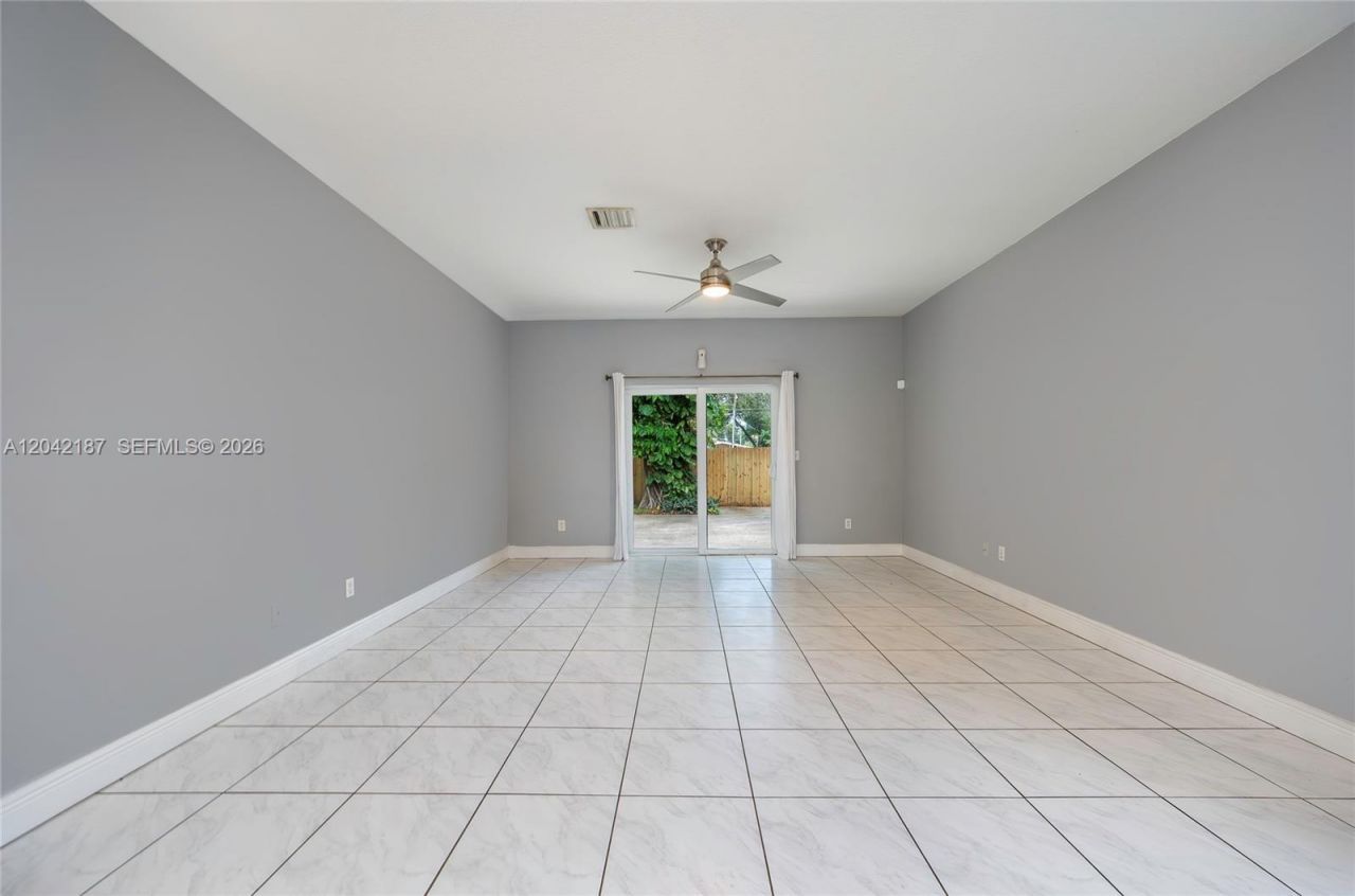 2750 NW 170th St, Miami Gardens, FL 33056 Photo
