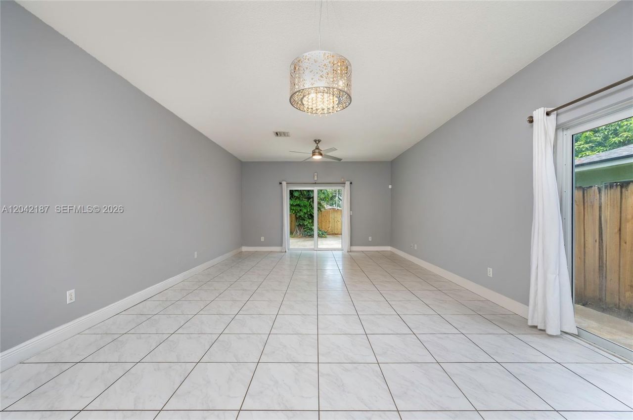 2750 NW 170th St, Miami Gardens, FL 33056 Photo