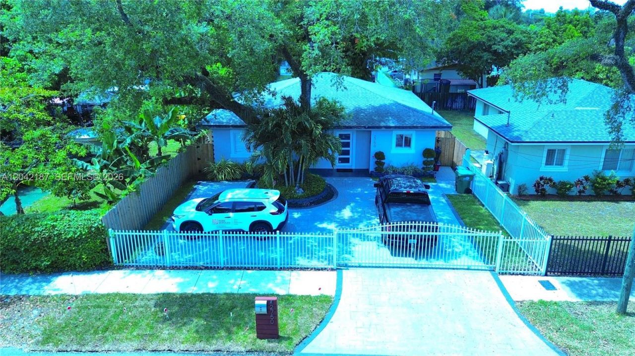 2750 NW 170th St , Miami Gardens, FL 33056 Photo