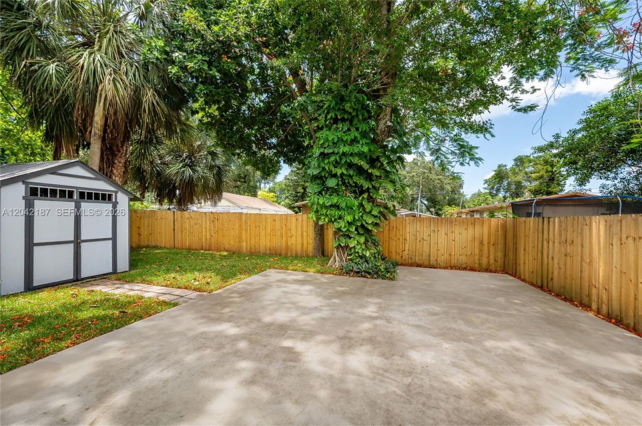 2750 NW 170th St, Miami Gardens, FL 33056 Photo