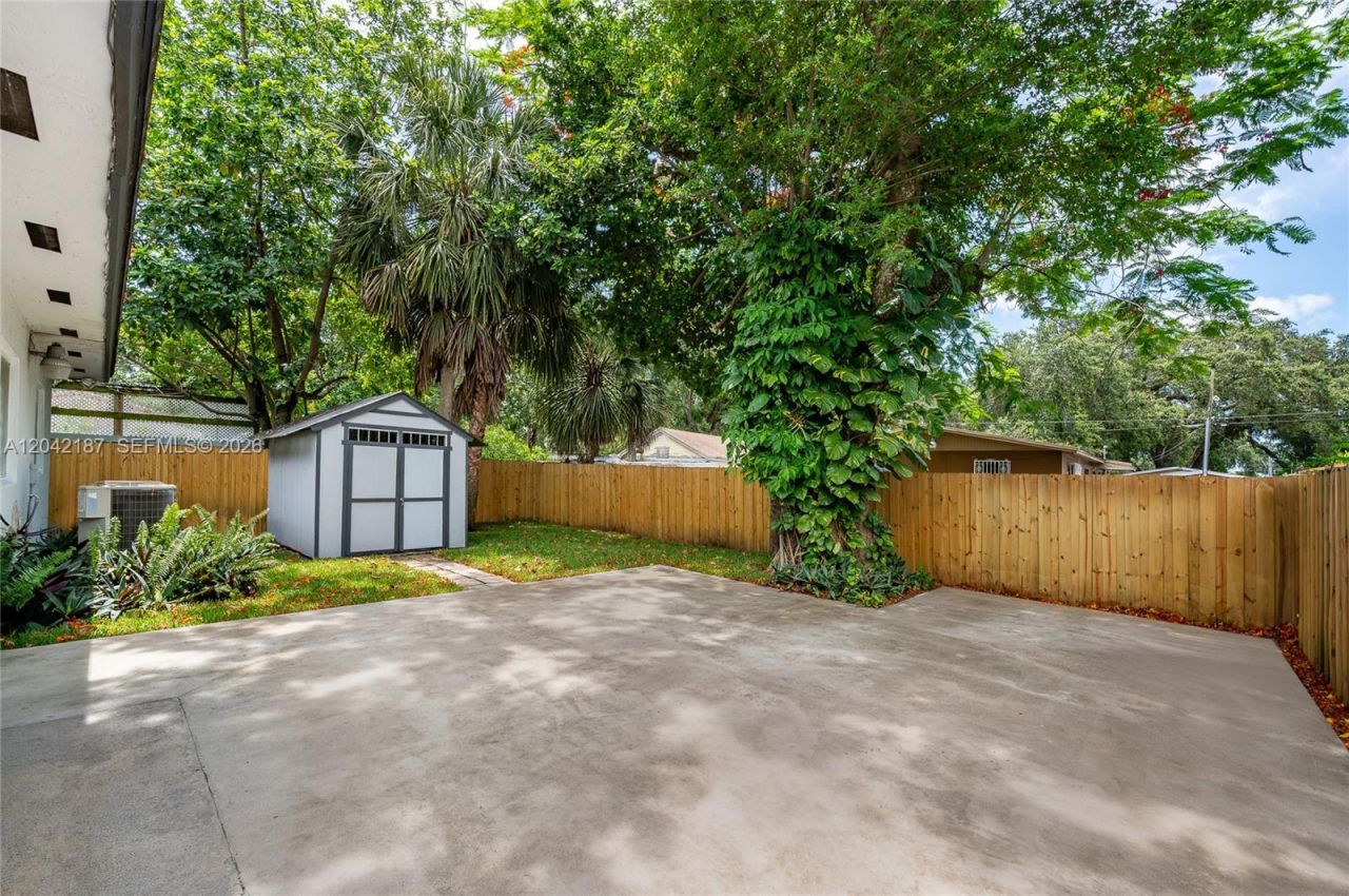 2750 NW 170th St, Miami Gardens, FL 33056 Photo