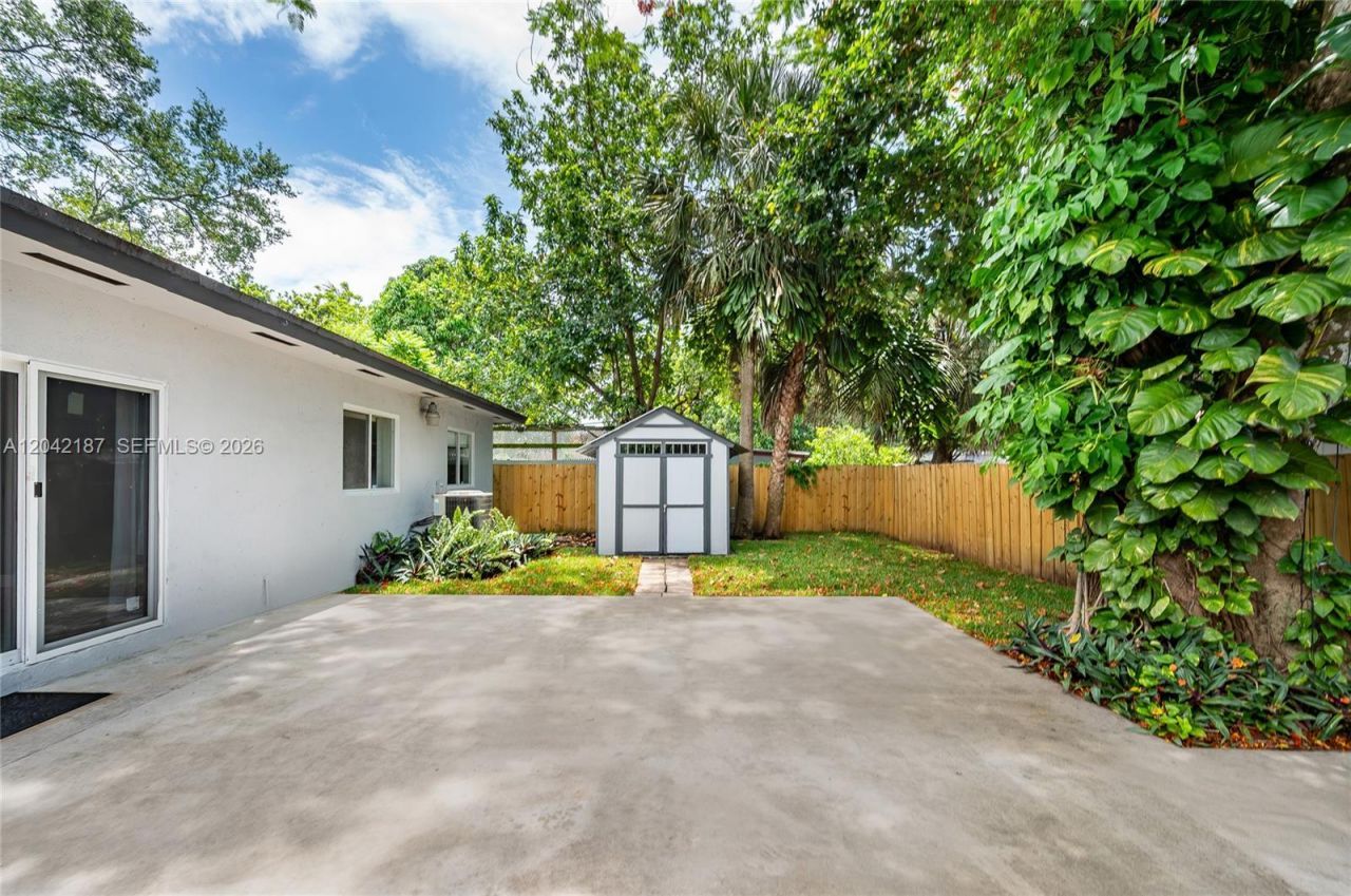 2750 NW 170th St, Miami Gardens, FL 33056 Photo