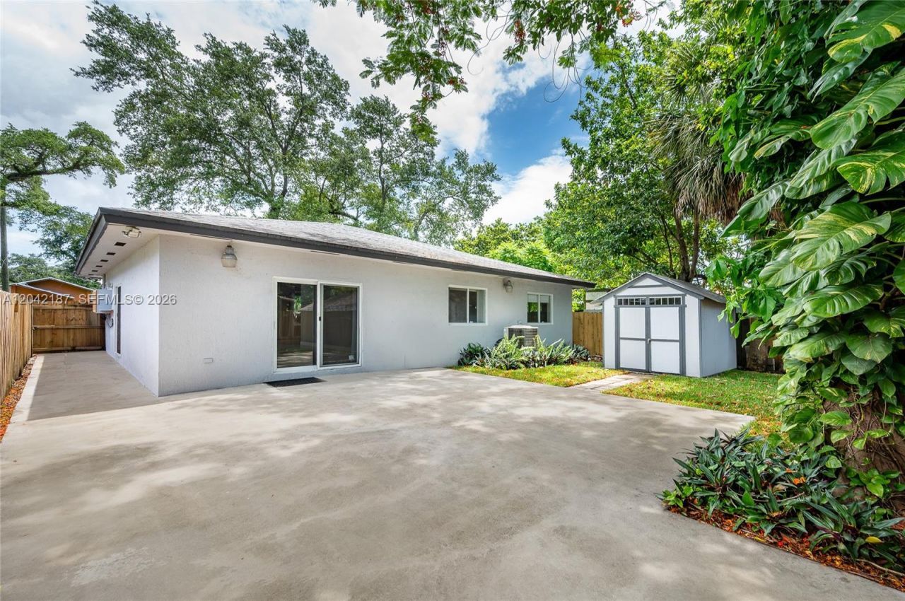 2750 NW 170th St, Miami Gardens, FL 33056 Photo