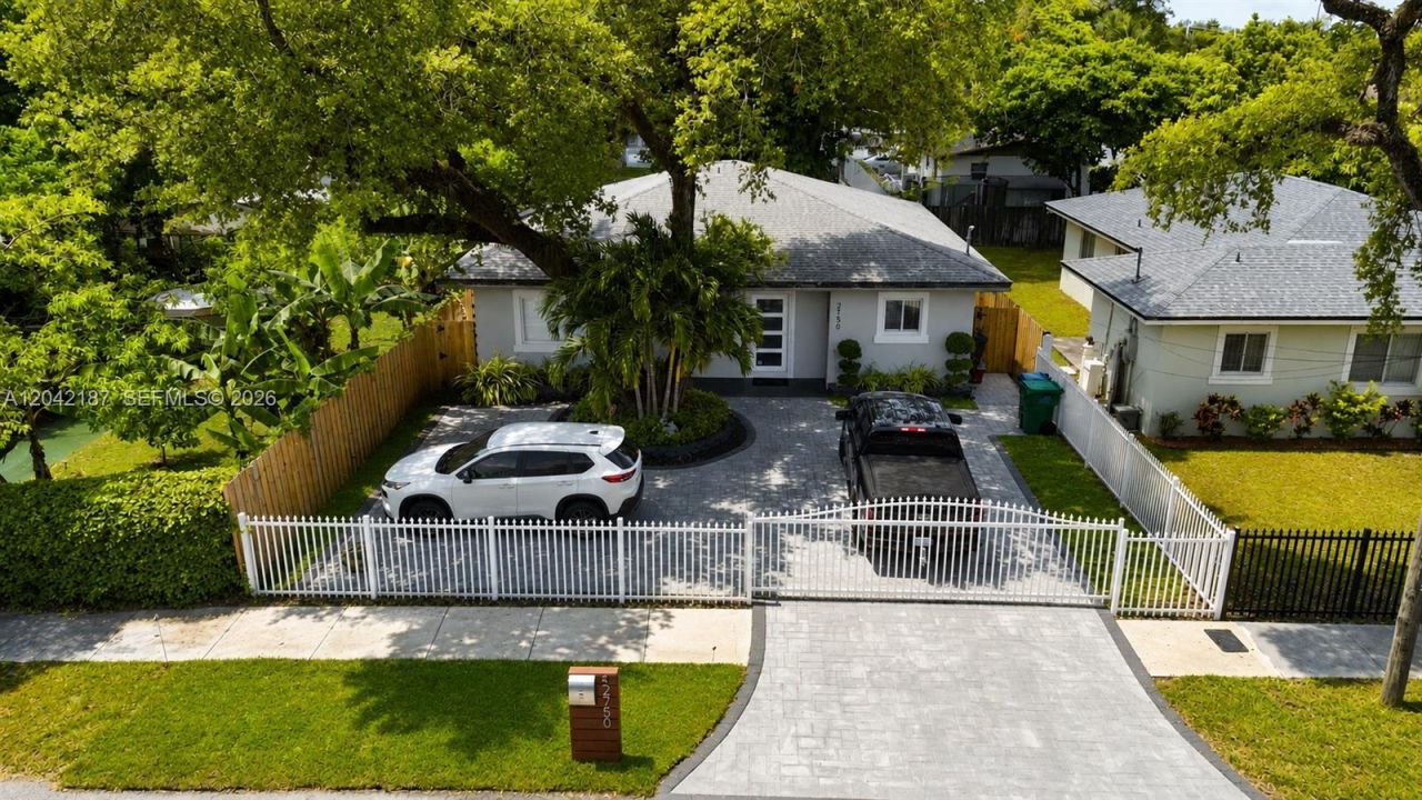 2750 NW 170th St, Miami Gardens, FL 33056 Photo