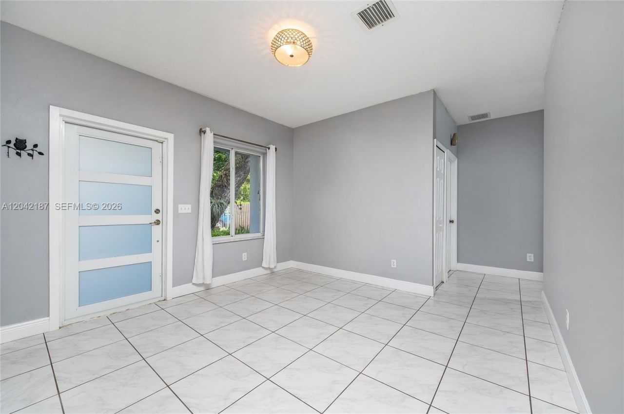 2750 NW 170th St, Miami Gardens, FL 33056 Photo