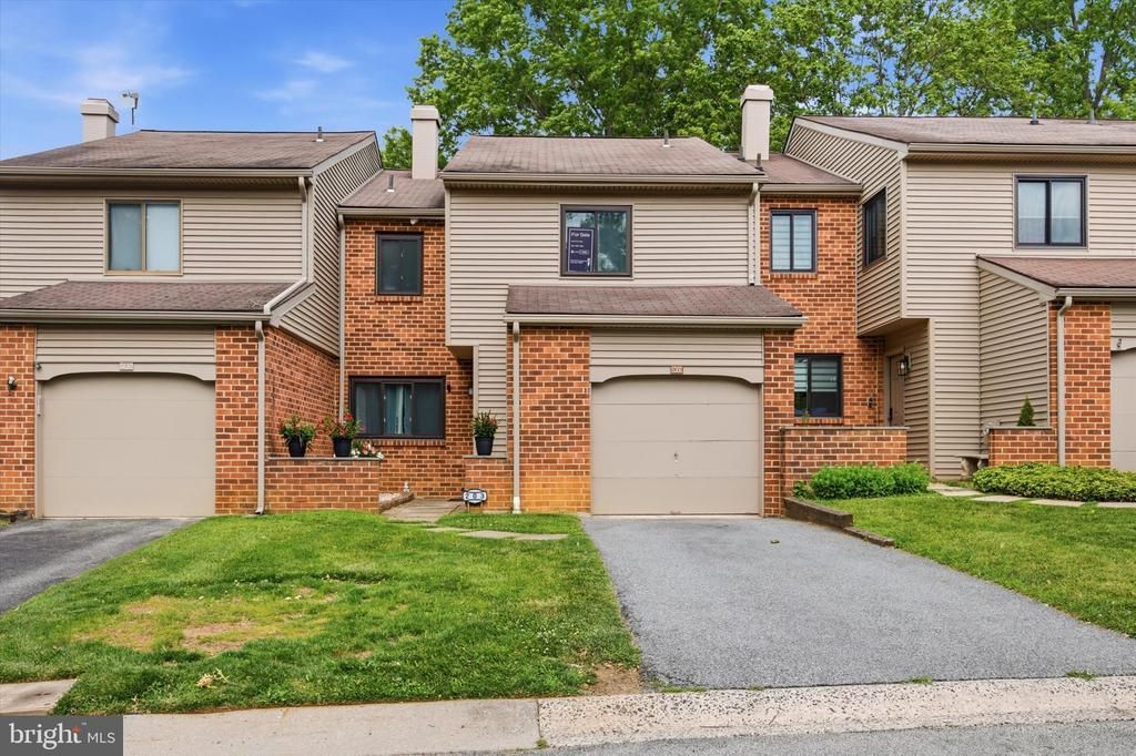 203 CAMSTEN COURT , CHESTERBROOK, PA 19087