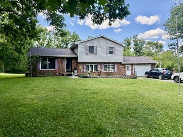 1652 Frew Mill Rd, New Castle, PA 16101