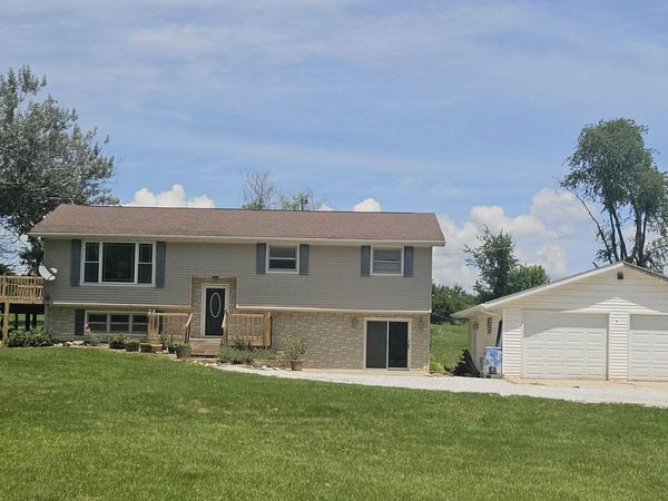 1954 White Plains Rd, Montrose, IA 52639