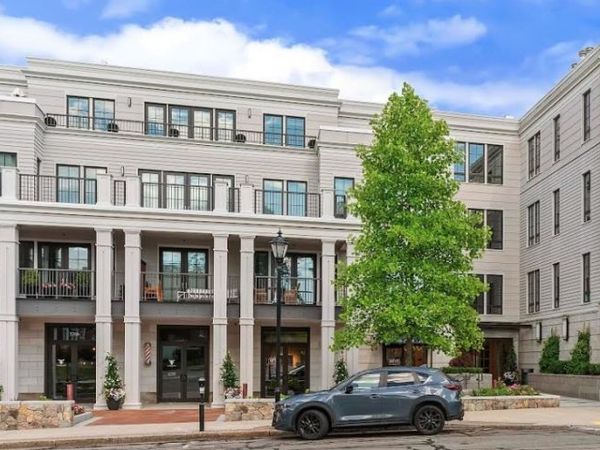 580 Washington Street, Unit 104, Wellesley, MA 02482