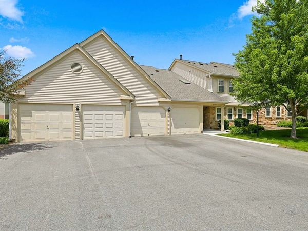 2326 Knollwood Court , Unit W2, Schaumburg, IL 60194