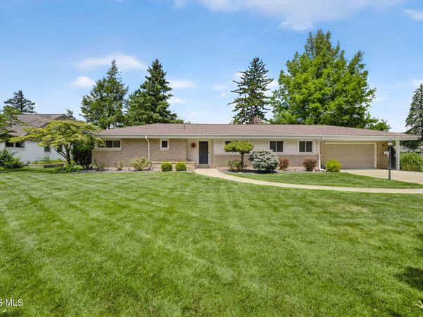 3354 Christie Boulevard, Toledo, OH 43606