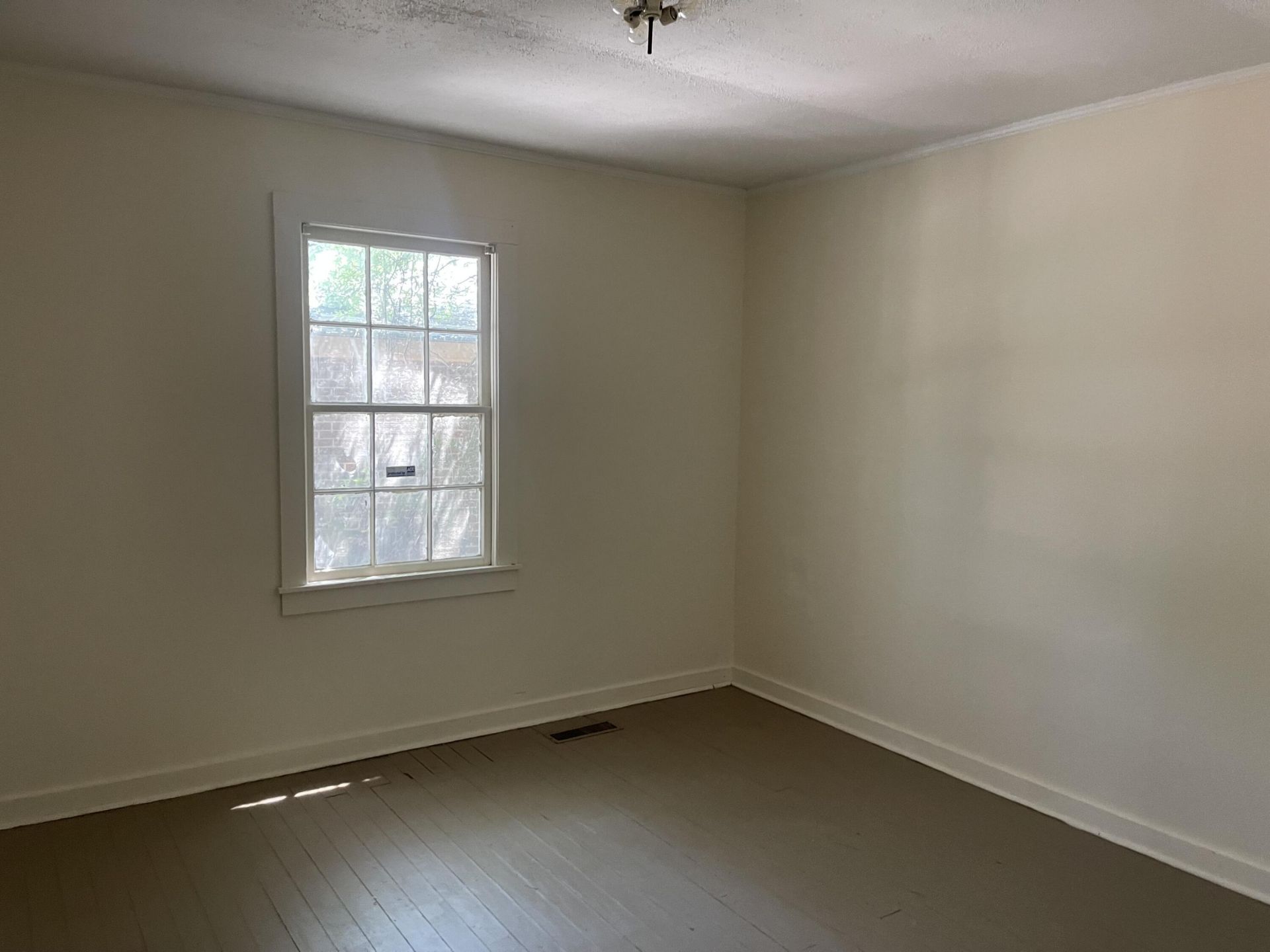 1102 N Lemacks Street Photo 7