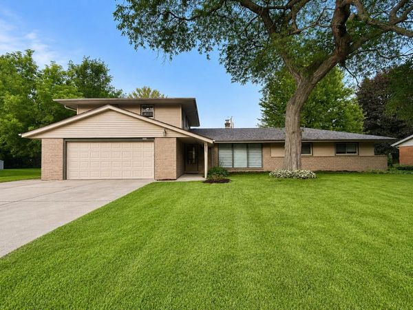 6964 N Braeburn Ln, Glendale, WI 53209