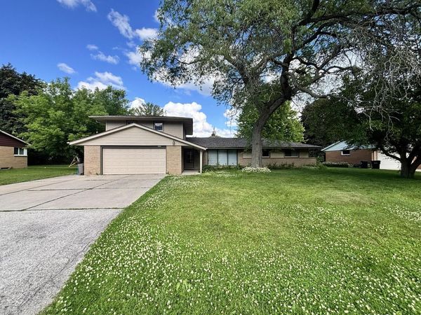 6964 N Braeburn LANE, Glendale, WI 53209