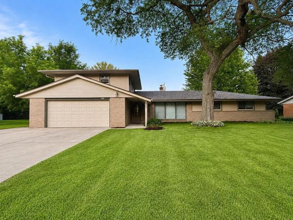 6964 N Braeburn LANE, Glendale, WI 53209