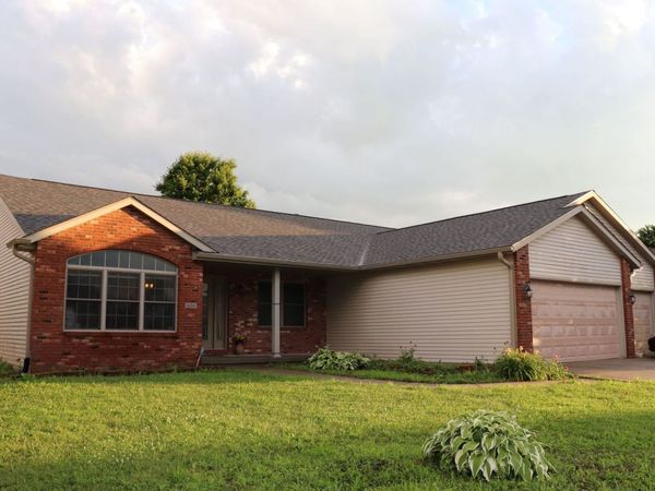 1408 Sequoia Drive, Chatham, IL 62629