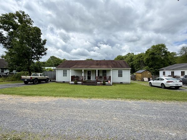 284 Lewis St, Rupert, WV 25984