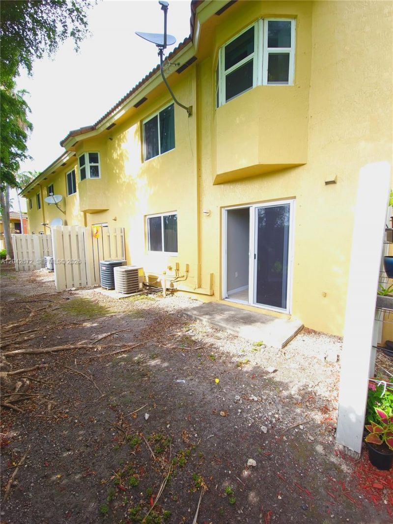 990 NE 33rd Ter , Unit 102, Homestead, FL 33033 Photo