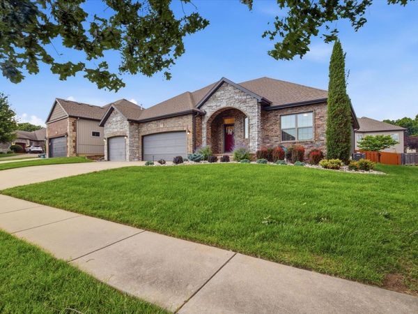 597 E Selby Drive , Nixa, MO 65714