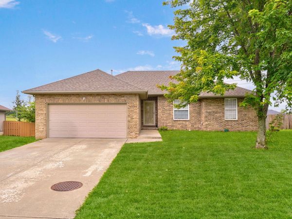772 S Hackberry Avenue , Nixa, MO 65714