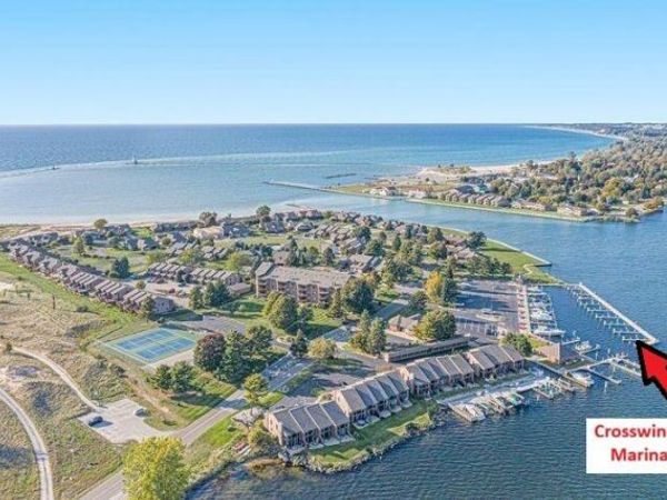 98 Harbor Drive, Unit 10, Ludington, MI 49431
