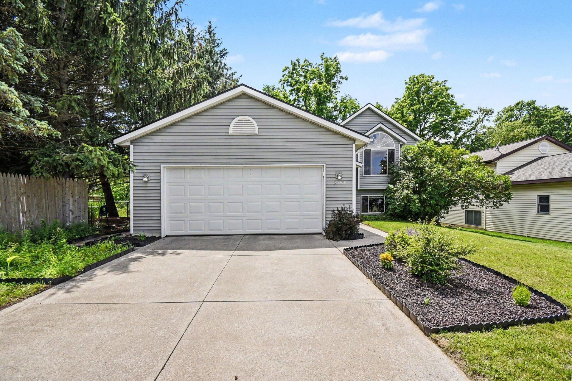 3540 Breezewood Drive Se, Grand Rapids, MI 49512 Main Photo