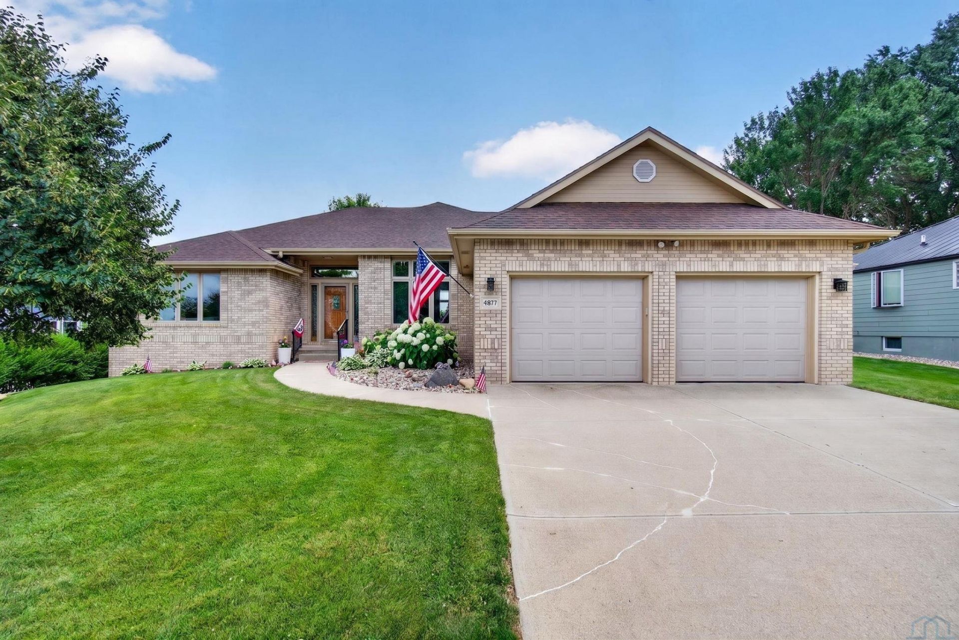 4877 Bradford Ln, Sioux City, IA 51106 Main Photo