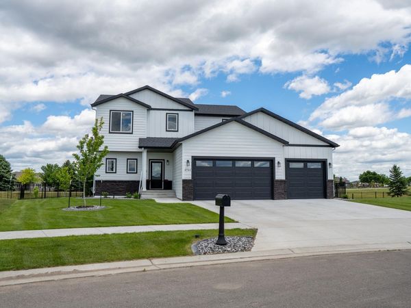 4744 Hampton Loop S, Moorhead, MN 56560