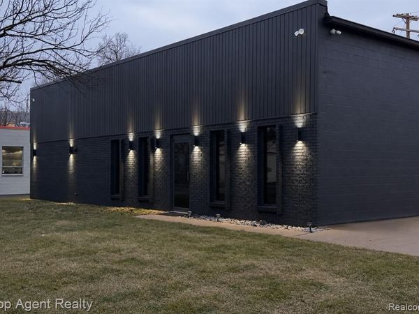 2873 Daley Drive, Troy, MI 48083