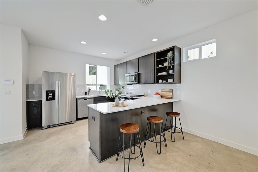 705 N Bluff Dr, Unit 11, Austin, TX 78745 Main Photo