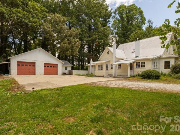 100 Cannon Drive , Hendersonville, NC 28792