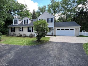 75 Olive Street, Chagrin Falls, OH 44022