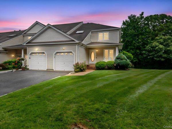 16 Lindbergh Circle, Huntington, NY 11743