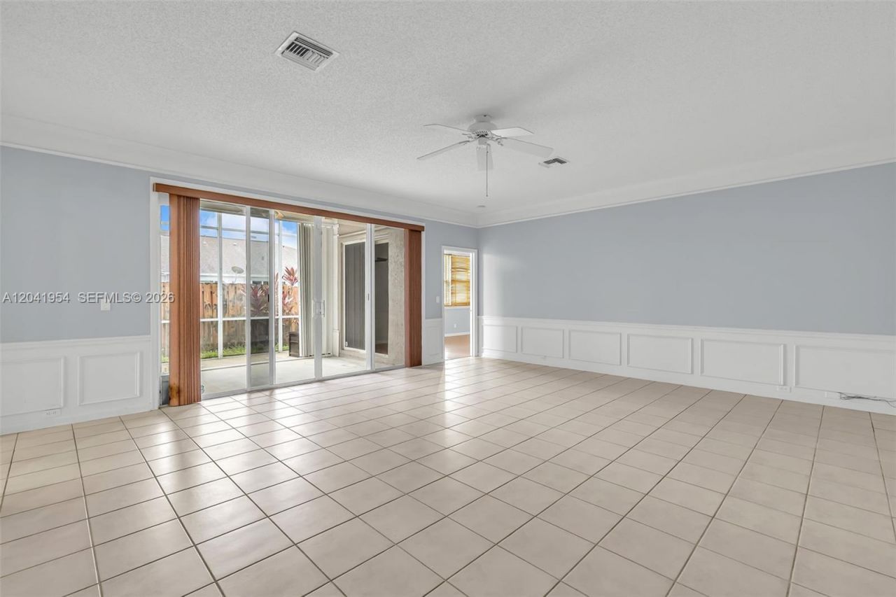 5823 Plum Harbor Cir , Tamarac, FL 33321 Photo