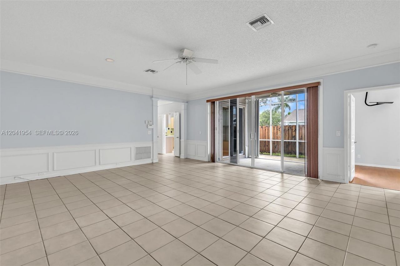 5823 Plum Harbor Cir , Tamarac, FL 33321 Photo
