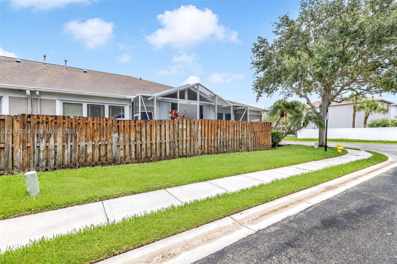 5823 Plum Harbor Cir , Tamarac, FL 33321 Photo