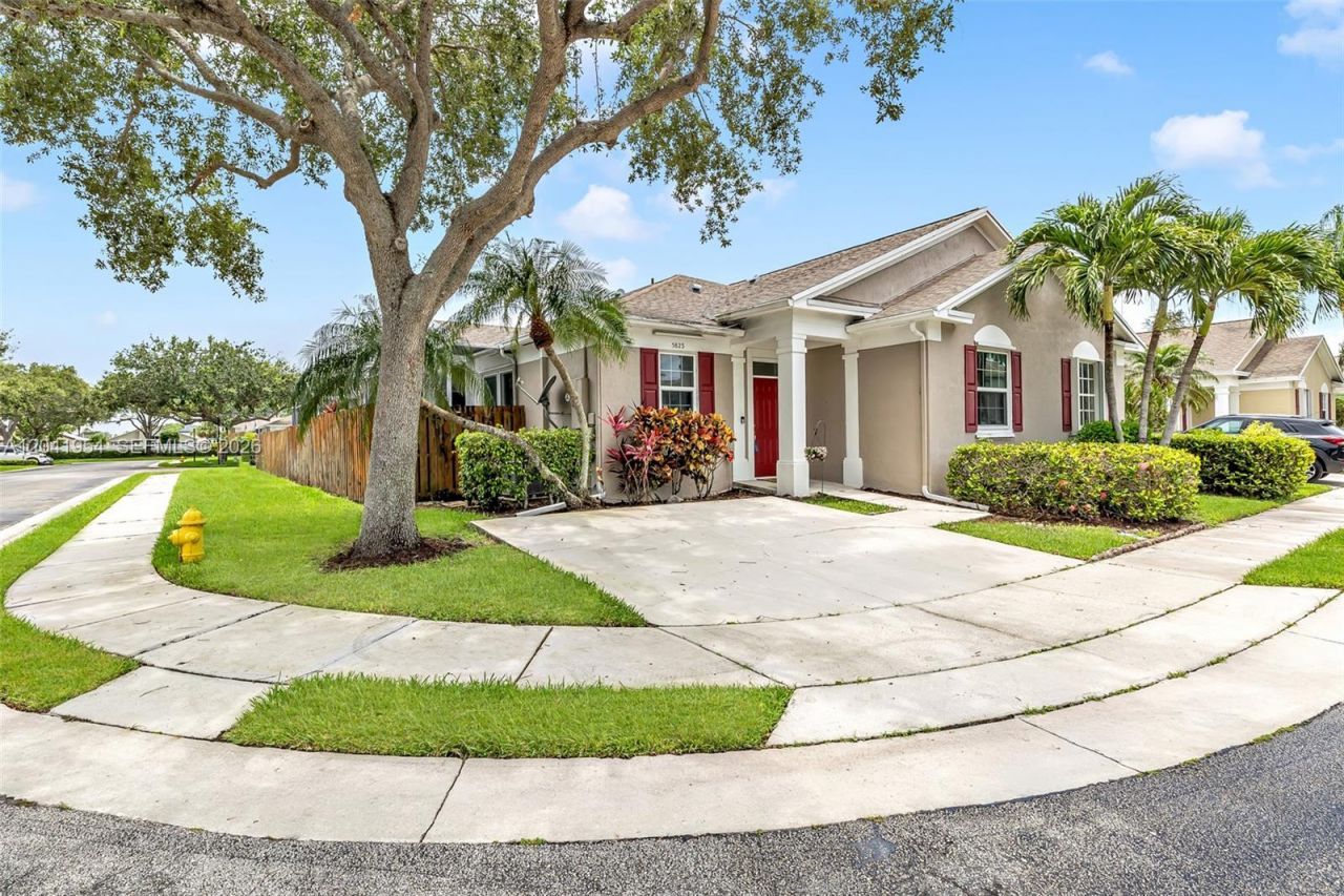 5823 Plum Harbor Cir , Tamarac, FL 33321 Photo