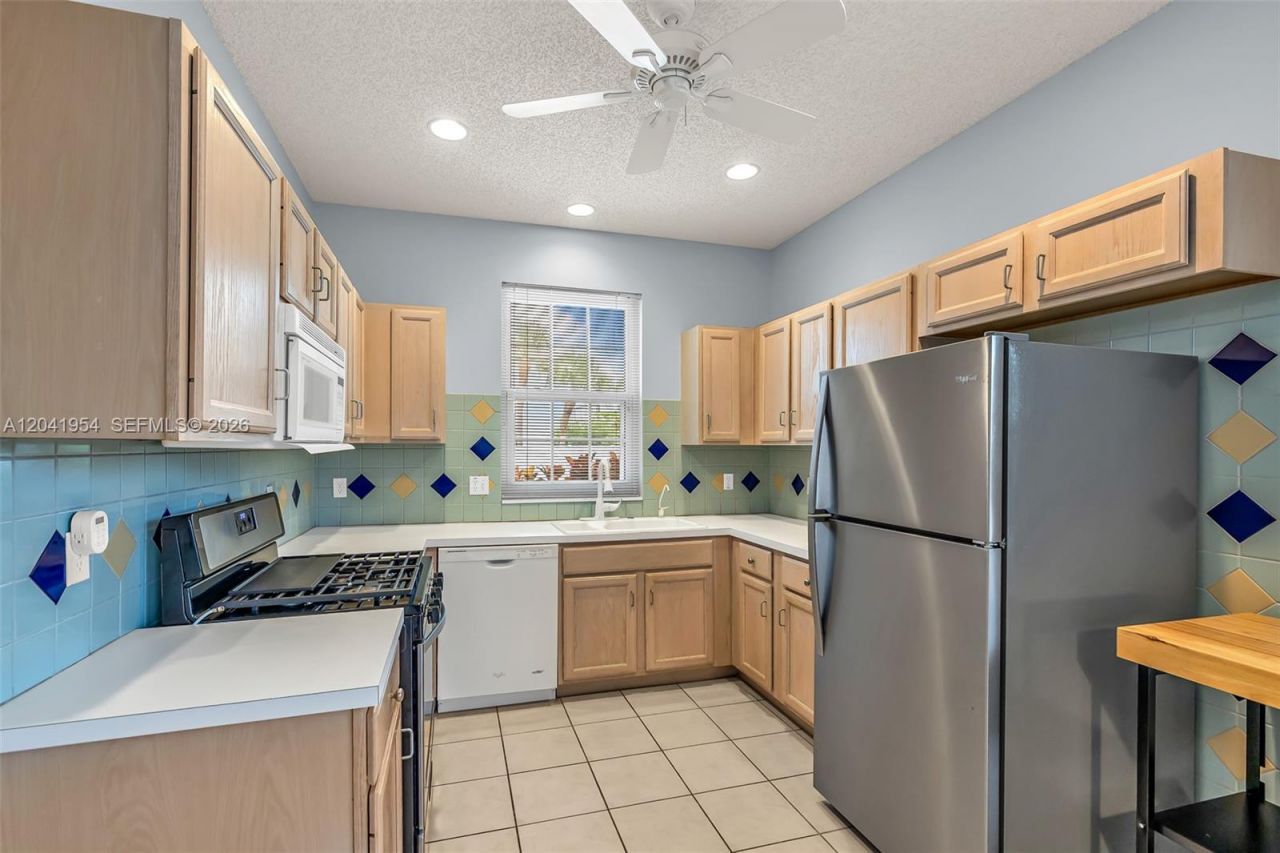 5823 Plum Harbor Cir , Tamarac, FL 33321 Photo