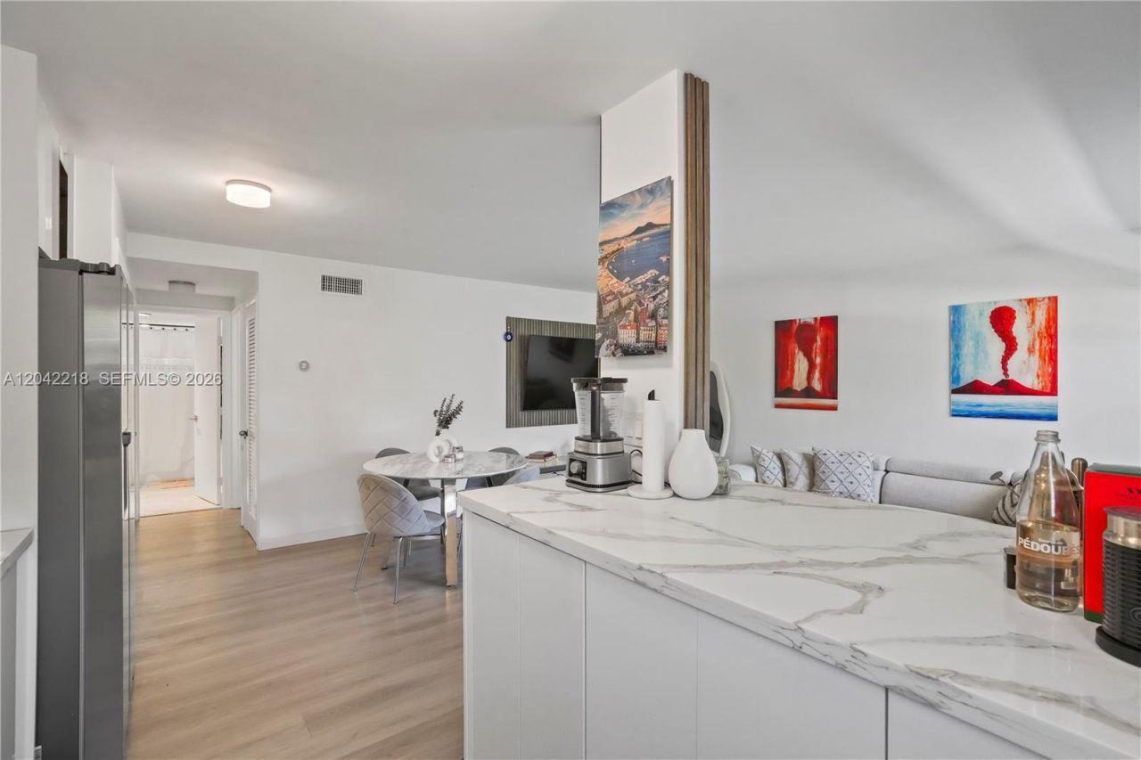 1614 West Ave , Unit 203, Miami Beach, FL 33139 Photo