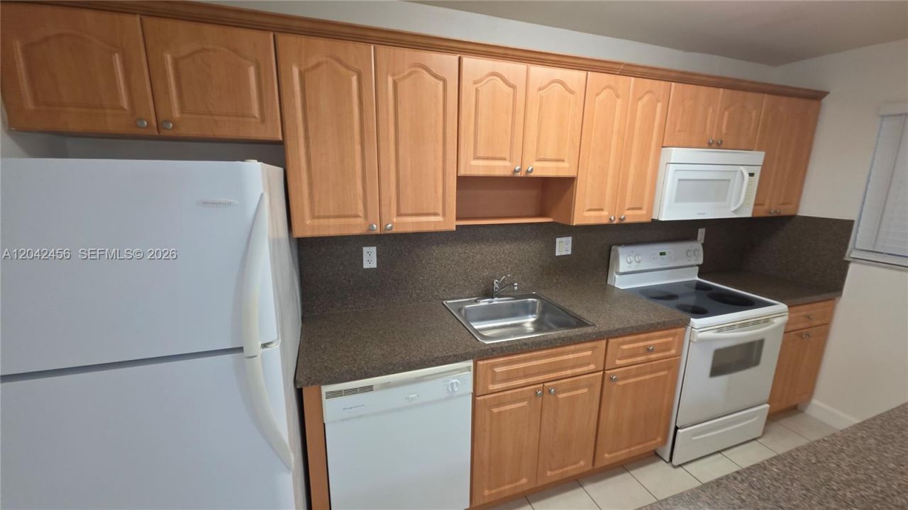 5839 SW 74th Ter , Unit 203, South Miami, FL 33143 Photo