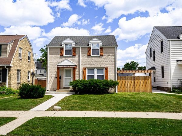 2350 S 56th STREET, West Allis, WI 53219
