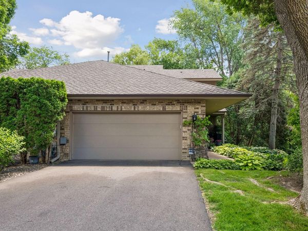 1140 Hollybrook Drive, Wayzata, MN 55391