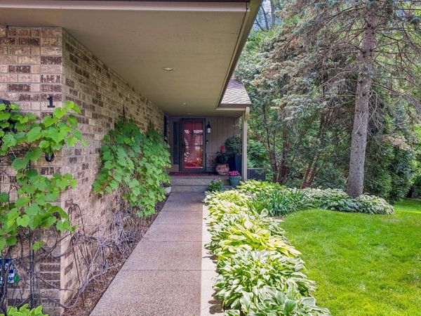 1140 Hollybrook Drive, Wayzata, MN 55391