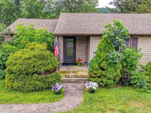 70 SUGARLOAF Avenue, Sugarloaf, PA 18249
