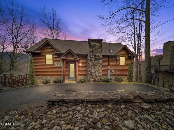 922 Scenic Trail, Gatlinburg, TN 37738