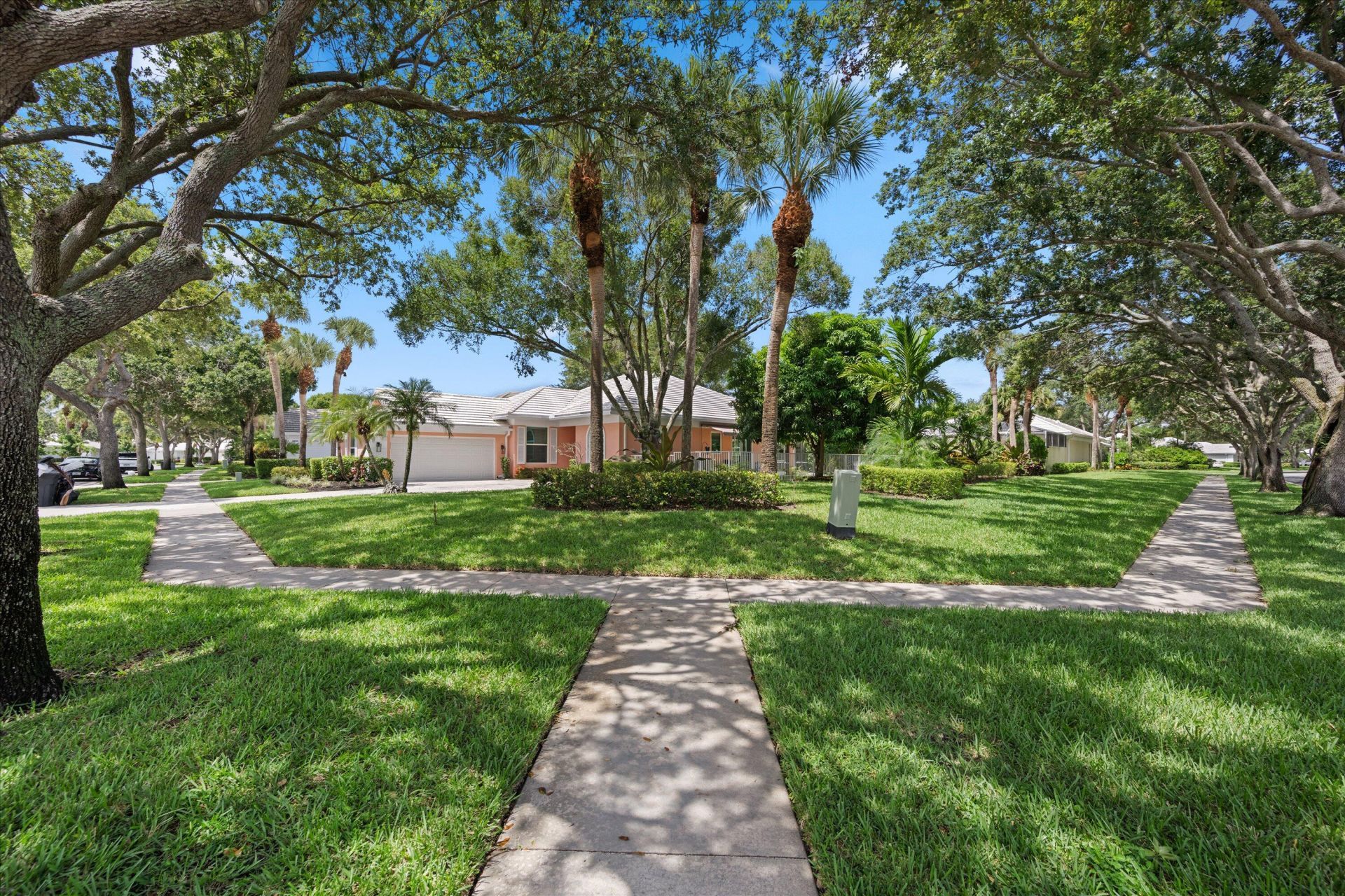 8488 Beaconhill Road, Palm Beach Gardens, FL 33410 Photo